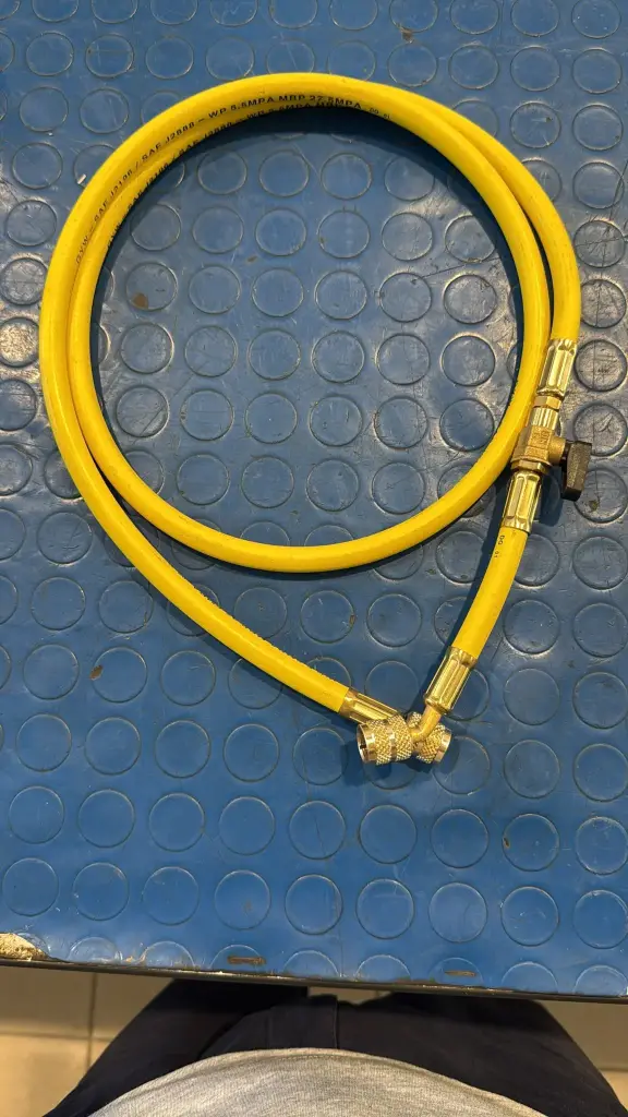GYSA/5-5/56V4 TUBO FLESS. 1500MM GIALLO R32 C/VALV.